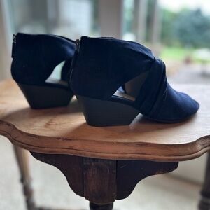 Eileen Fisher Anise Suede Pump in Royal Blue, size 5